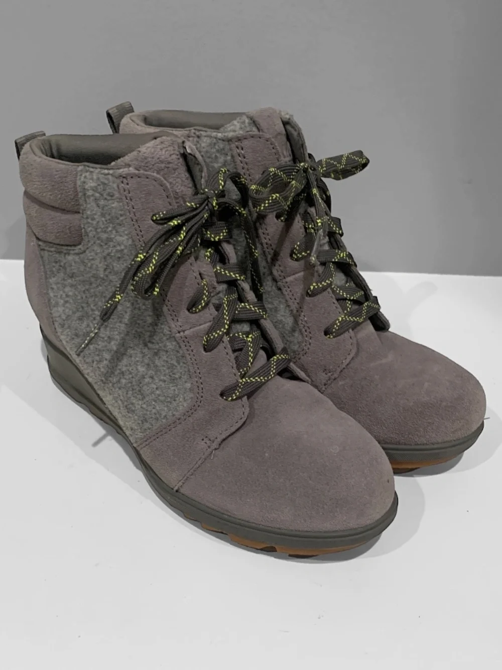 Sorel Evie Lace-Up Ankle Boot Gray Waterproof Suede Leather Wedge Bootie 8